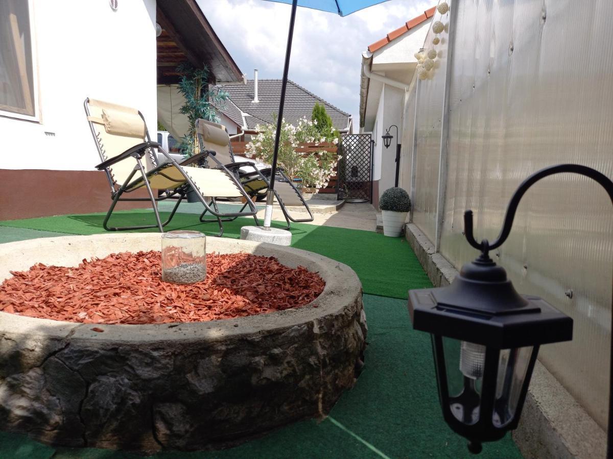 Idill Apartmanhaz B&B Tiszafured Luaran gambar