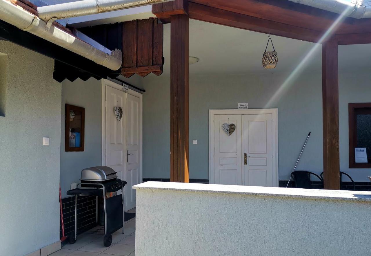 Idill Apartmanhaz B&B Tiszafured Luaran gambar